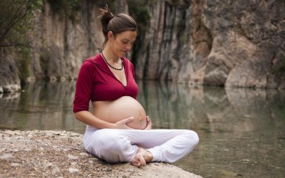 Posturas básicas de yoga en embarazo