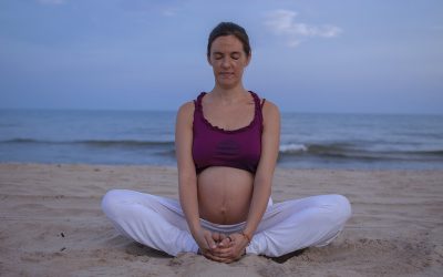 Practicar yoga durante el embarazo